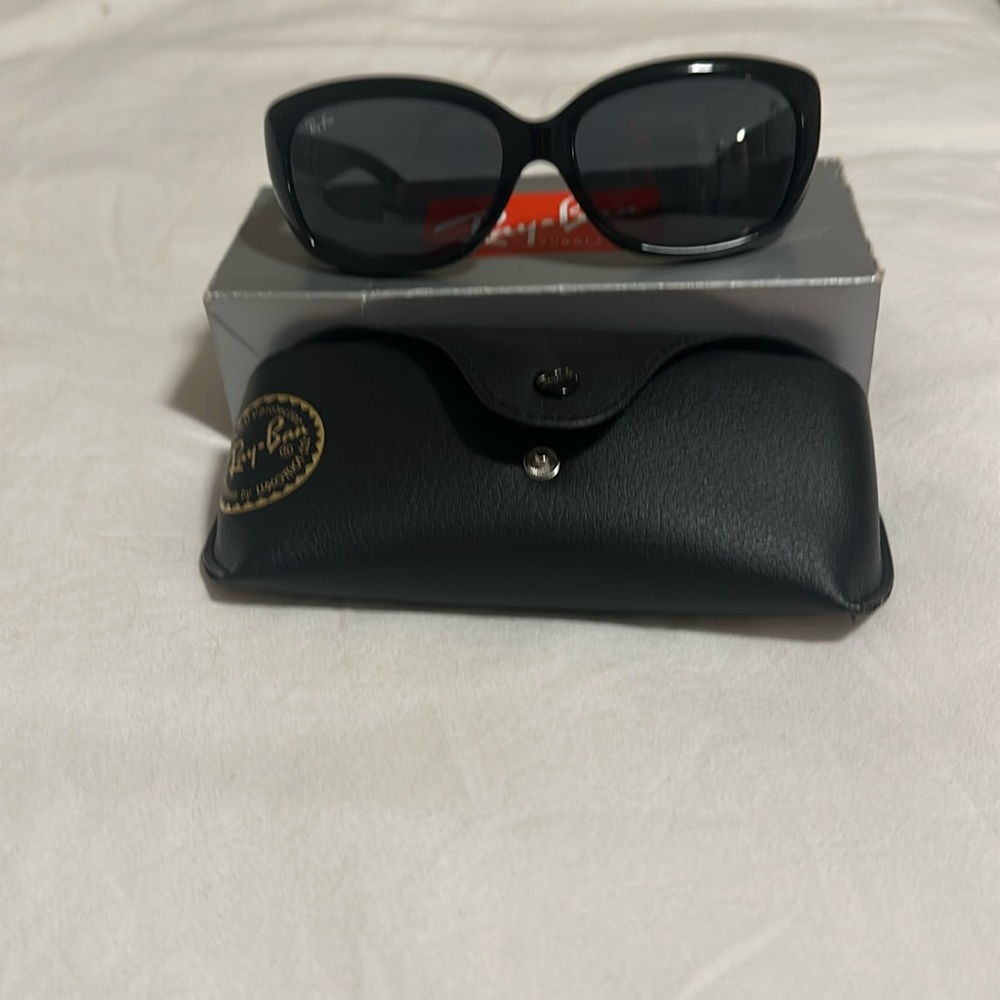 Ray-Ban Sunglasses LUXOTICA nwt